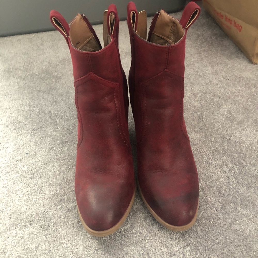 Red booties - Picture 3 of 4